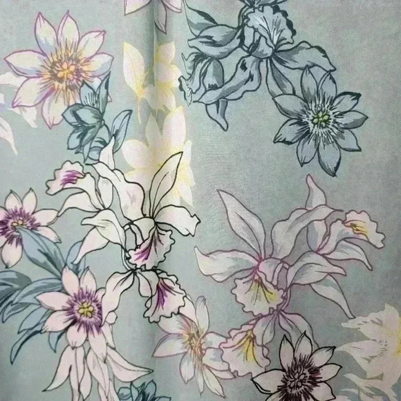 Van Heusen sleeveless floral blouse. Size XXL . 100% polyester. - Picture 6 of 6